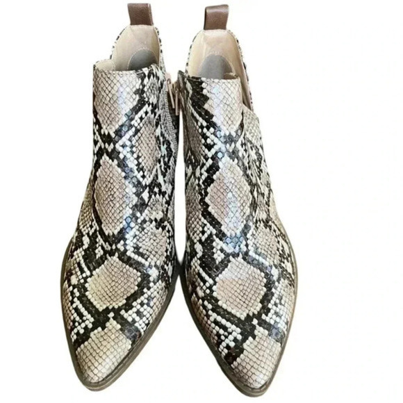 Time and Tru faux snakeskin booties, sz 8, side zip, pointed toe 2” heel, EUC - Picture 1 of 8